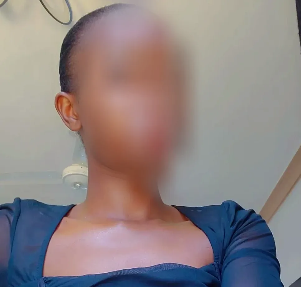 Claudia, 24