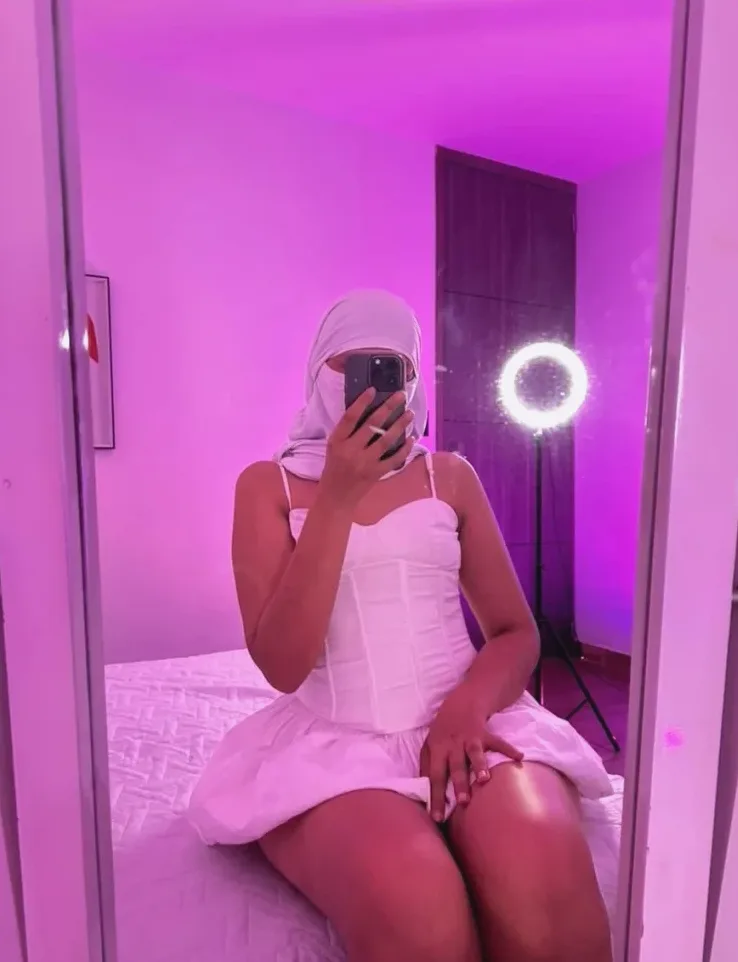 Ida, 23